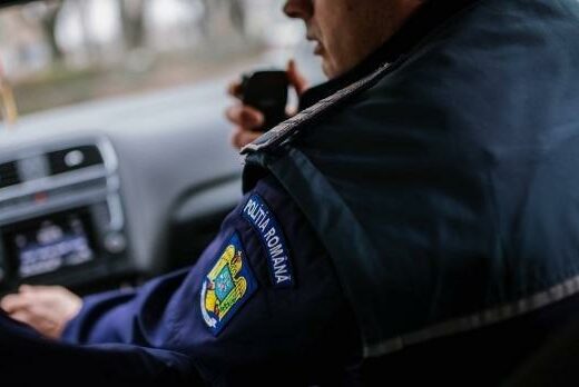 Poliția Română a solicitat firmei care a confecţionat noile UNIFORME ale poliţiştilor să schimbe elementele deteriorate: ”Sunt în perioada de garanție”