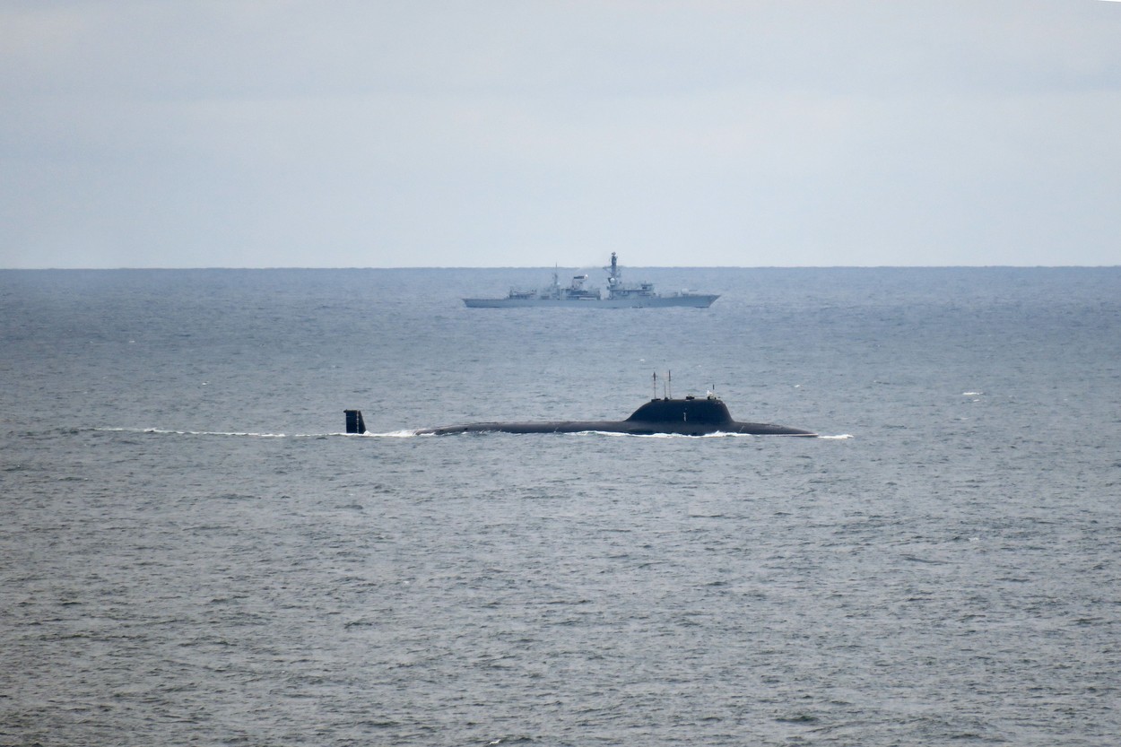 O nouă provocare a Moscovei. Două submarine rusești au fost reperate de navele britanice în largul coastei norvegiene