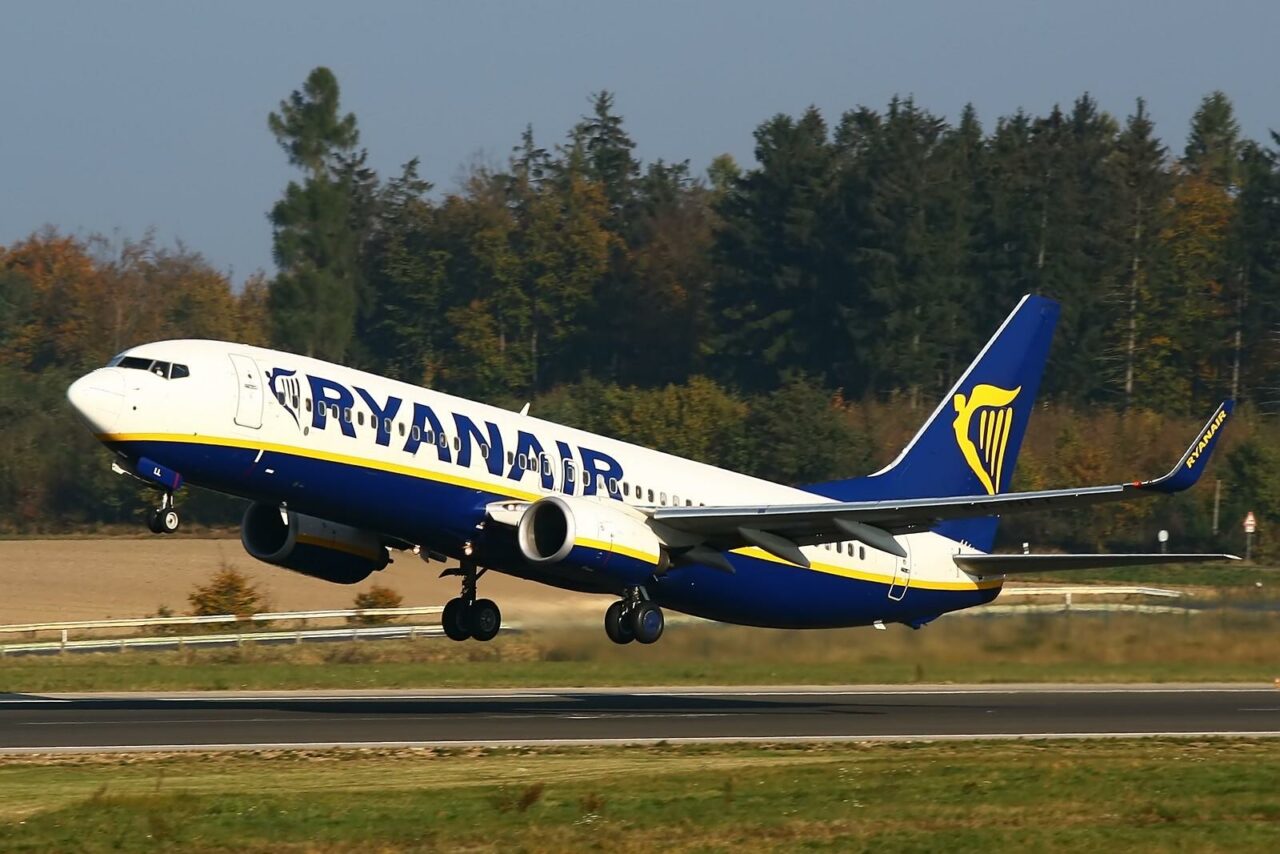 Greva însoțitorilor de zbor ai companiei aeriene RYANAIR se prelungește în Spania până în ianuarie 2023. Ce intervale și ce aeroporturi sunt afectate