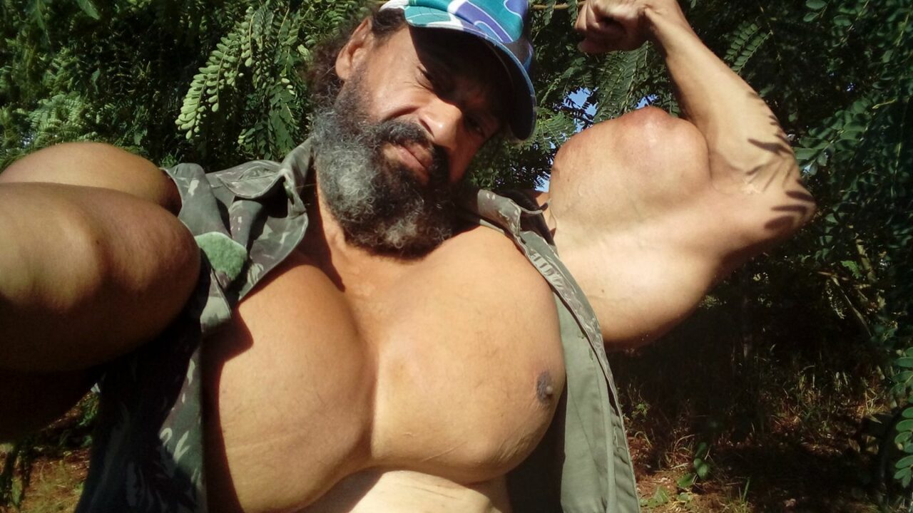 „Hulk din Brazilia”, o vedetă TikTok care și-a injectat ulei în brațe pentru a-și crește bicepși a murit chiar de ziua lui de naștere