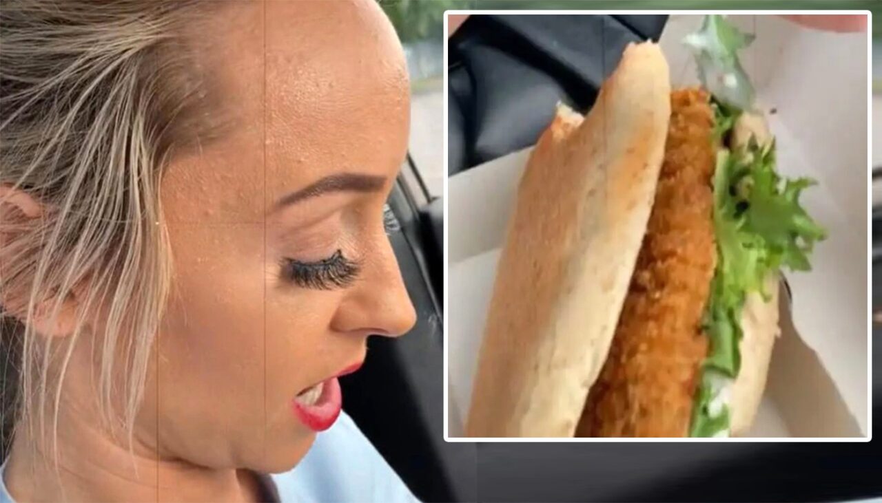 Râzi cu lacrimi! Ce a găsit tânăra din imagine într-un burger McChicken comandat de la McDonald’s