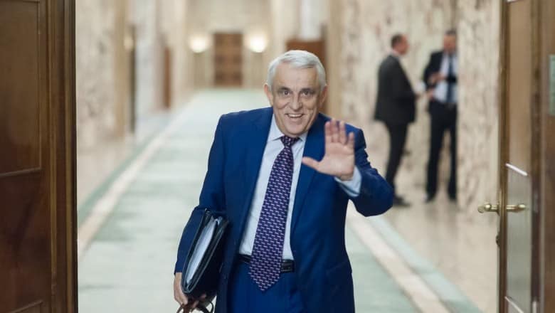Petre Daea: „Nu mâncaţi făină de greieri! Ce căutaţi cu greierii? Lăsaţi-i să cânte acolo unde sunt! Noi mâncăm sarmale, cârnaţi, ouă de găină”