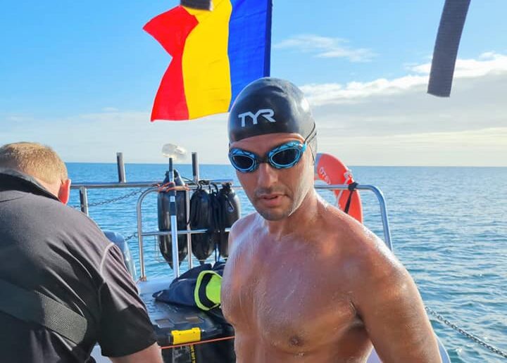 Experiența extremă a primului român care a traversat înot Canalul Nordic, cel mai dificil traseu din lume: „Nu pot crede ca am cucerit această bestie de gheață”