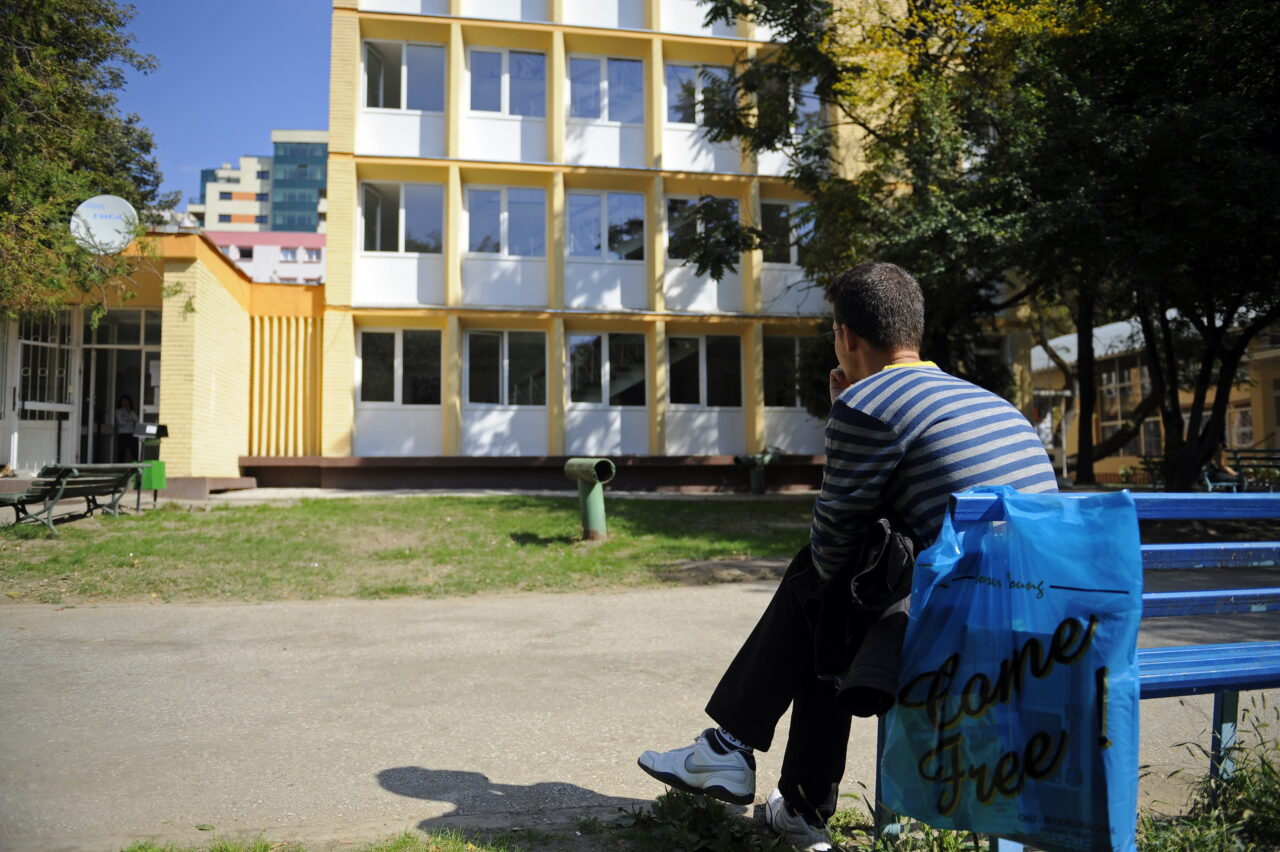 Căminul Grozăvești, prădat de HOȚI. Au plecat cu două laptopuri, un ceas și o pereche de ochelari