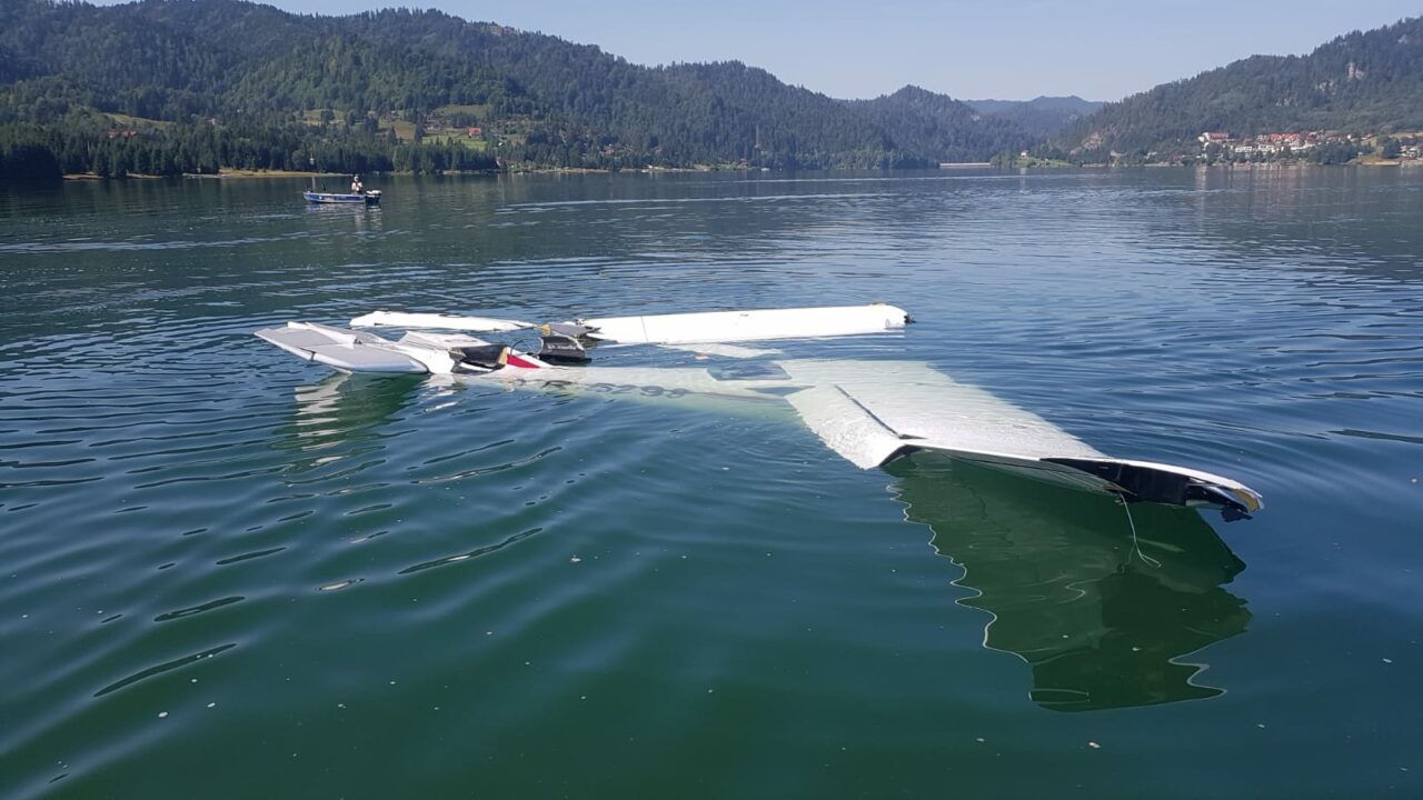 Un avion a căzut în lacul Colibița, din Bistrița-Năsăud