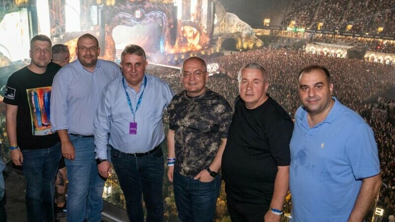 Cum s-au distrat Emil Boc și Lucian Bode la Untold. Imaginile au devenit virale