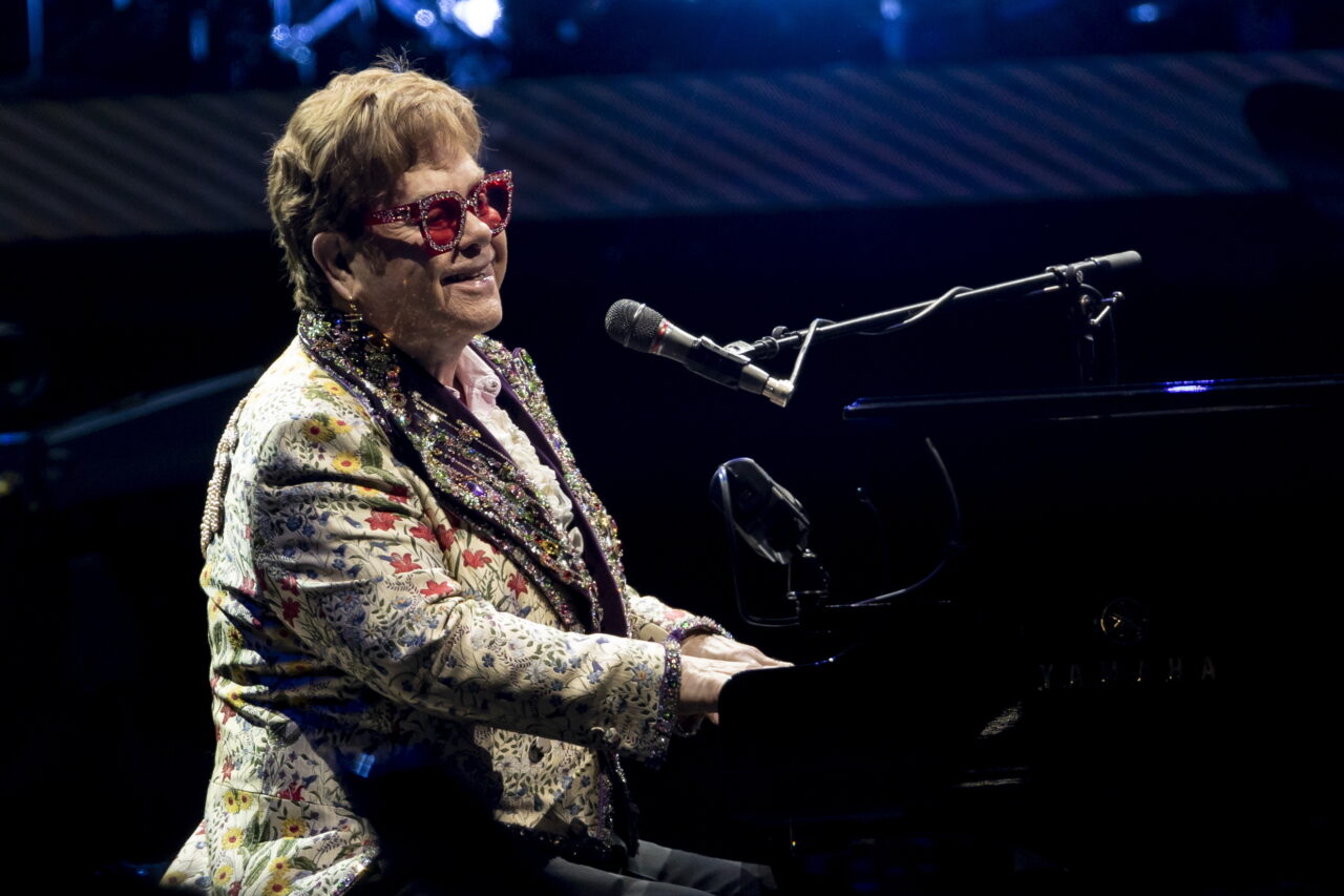 Vești bune pentru fanii lui Elton John! Artistul britanic ar putea cânta în metavers după încheierea ultimului său turneu