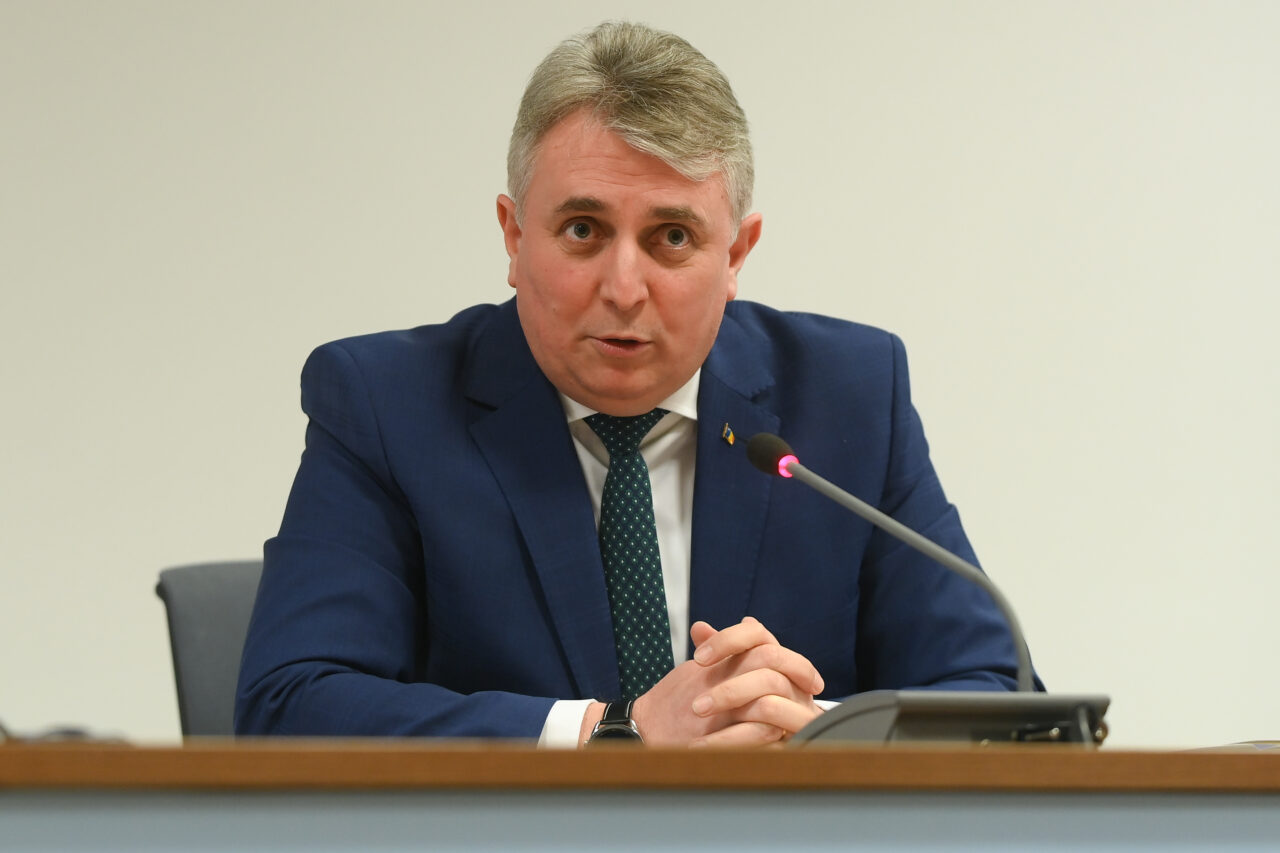 Universitatea Babeș-Bolyai va analiza teza de doctorat a ministrului Lucian Bode