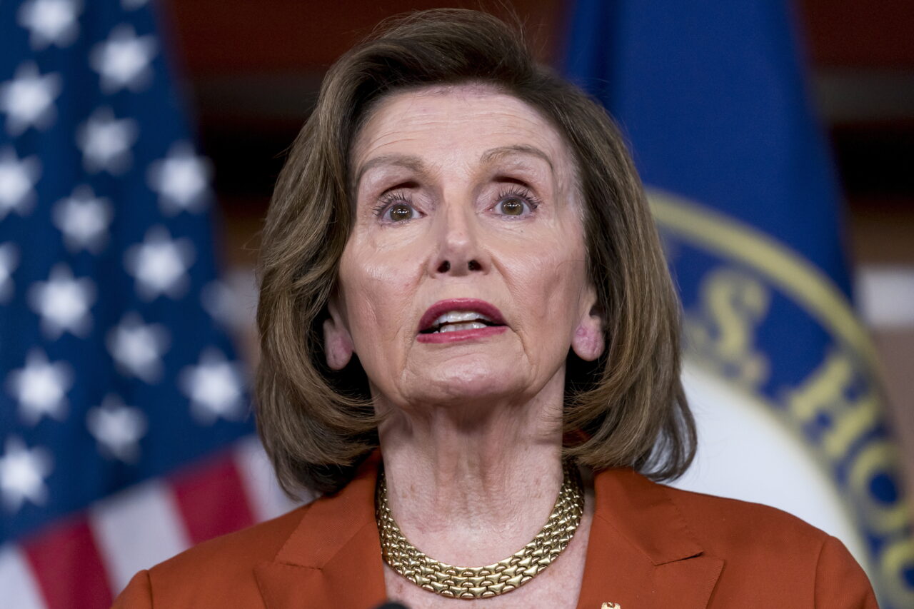 Vizita în Europa nu i-a fost pe plac lui Nancy Pelosi. Fosta președintă a Camerei Reprezentanților din SUA s-a ACCIDENTAT