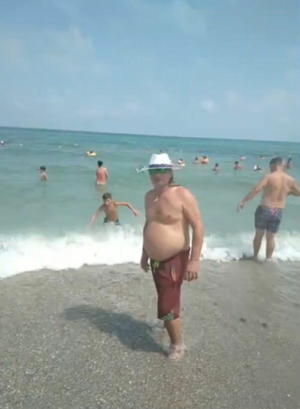 Marius Csampar, unul din criminalii în serie ai României, la mare pe banii Primăriei Balotești. „Arătați ucigător de bine”