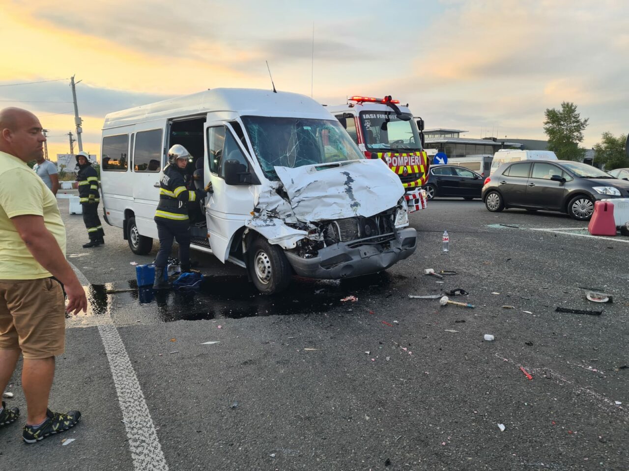 Accident rutier pe DN 28 in loc. Letcani, intre o camioneta și un microbuz.  În urma evenimentului rutier au rezultat 9 victime