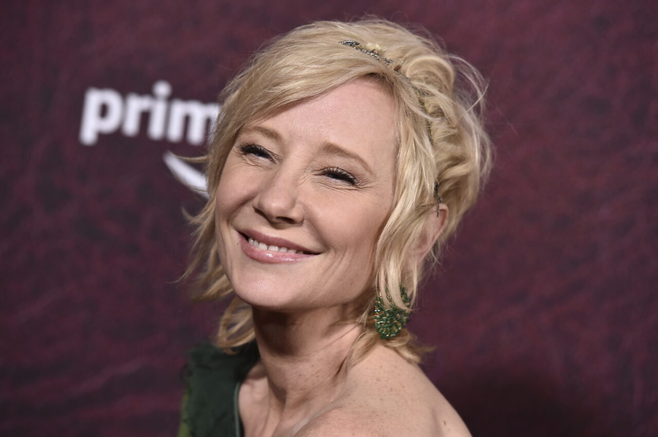 Apar detalii șocante despre accidentul în care a murit actrița Anne Heche. A stat captivă 45 de minute în mașina cuprinsă de flăcări, fără ca pompierii să poate interveni