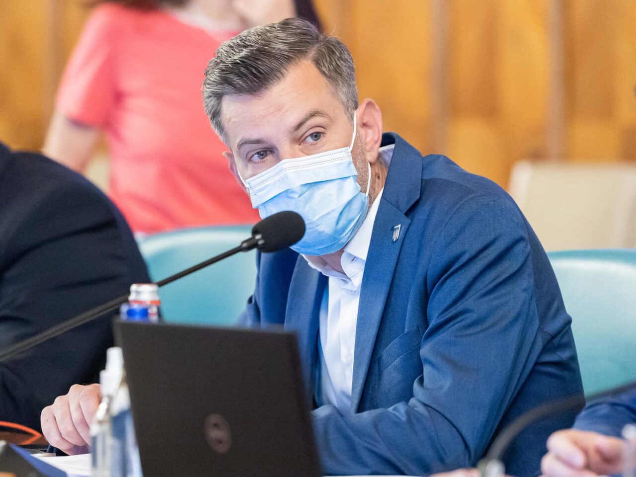 Cristian Vasilcoiu, secretar de stat la Ministerul Muncii, a fost luat cu ambulanța direct din ședința de Guvern după ce i s-a făcut rău. Ce diagnostic a primit