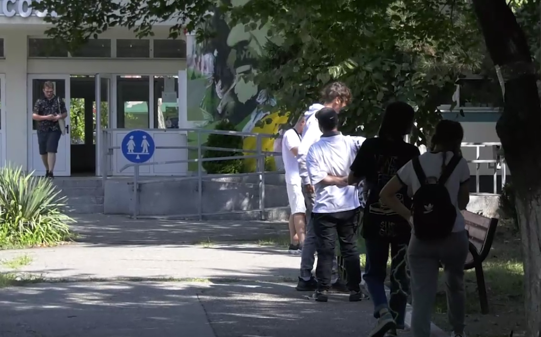 EXCLUSIV VIDEO | Subiectele la Limba română de la Bacalaureatul de toamnă 2022, pentru un 7 ”cu indulgență”. Și-a încercat norocul și un bărbat trecut de prima tinerețe: ”Greu pentru un om de vârsta mea, iau 3, garantat”