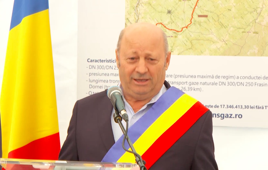 VIDEO Elogii și ode din „vremuri apuse” aduse lui Nicolae Ciucă de primarul Ilie Boncheș la deschiderea gazoductului Pojorâta – Vatra Dornei: „Soarele de afară a venit împreună cu primul ministru”