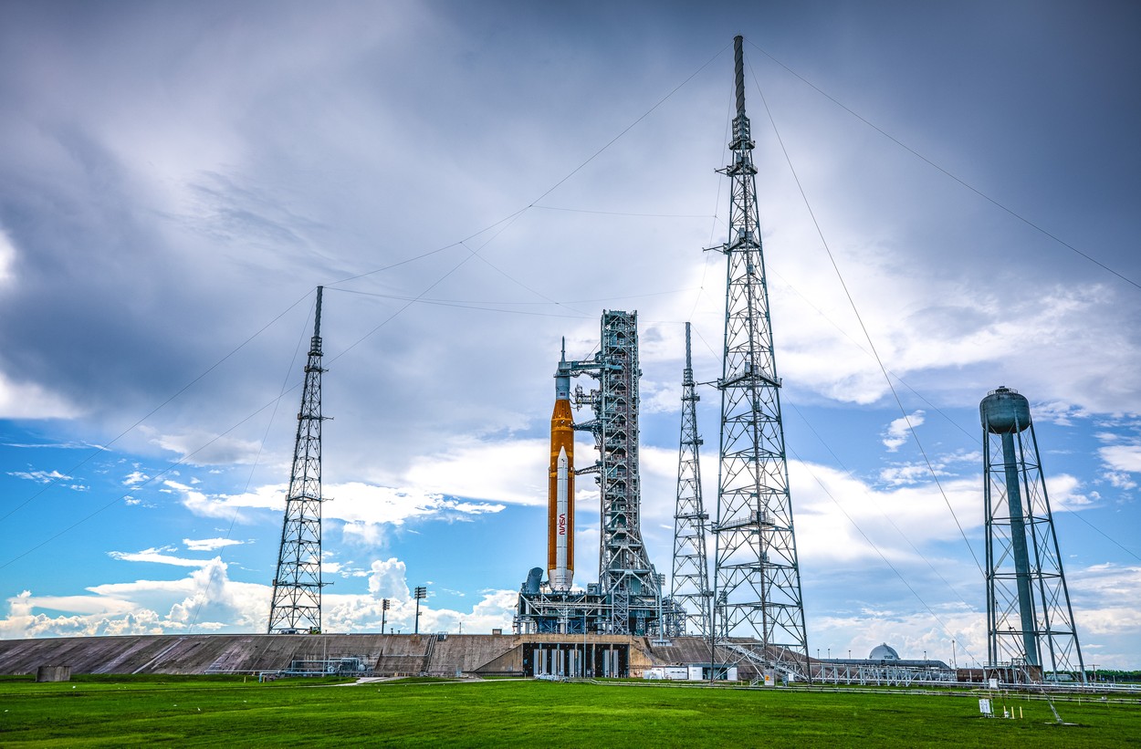 UPDATE – Lansarea misiunii Artemis 1 spre Lună a fost amânată. S-au detectat scurgeri de combustibil, cu doar câteva ore înainte de decolare