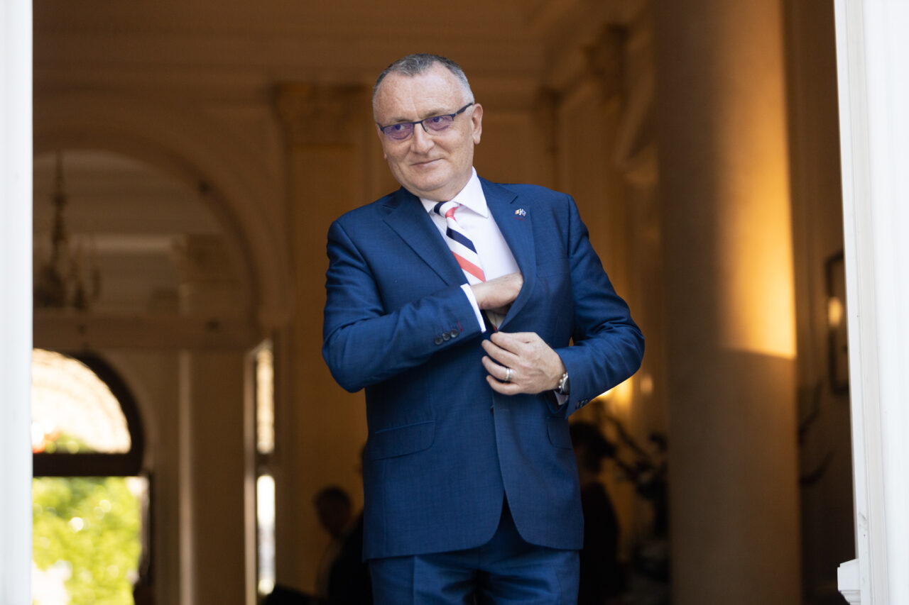 VIDEO Elevii cu rezultate foarte bune vor primi burse de performanță de 500 de lei