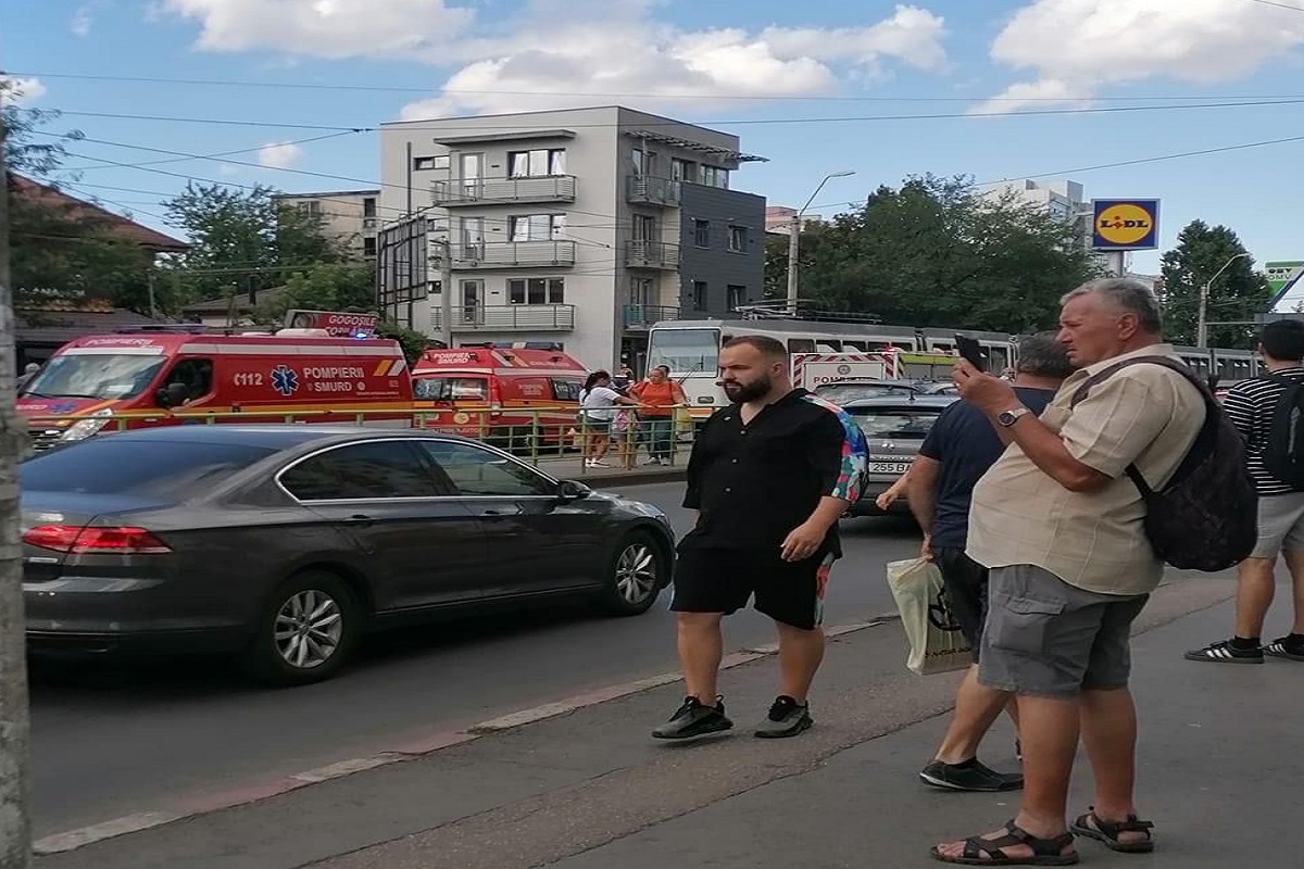 Tragedie în Sectorul 5 al Capitalei. O tânără a murit după ce a fost prinsă sub un tramvai
