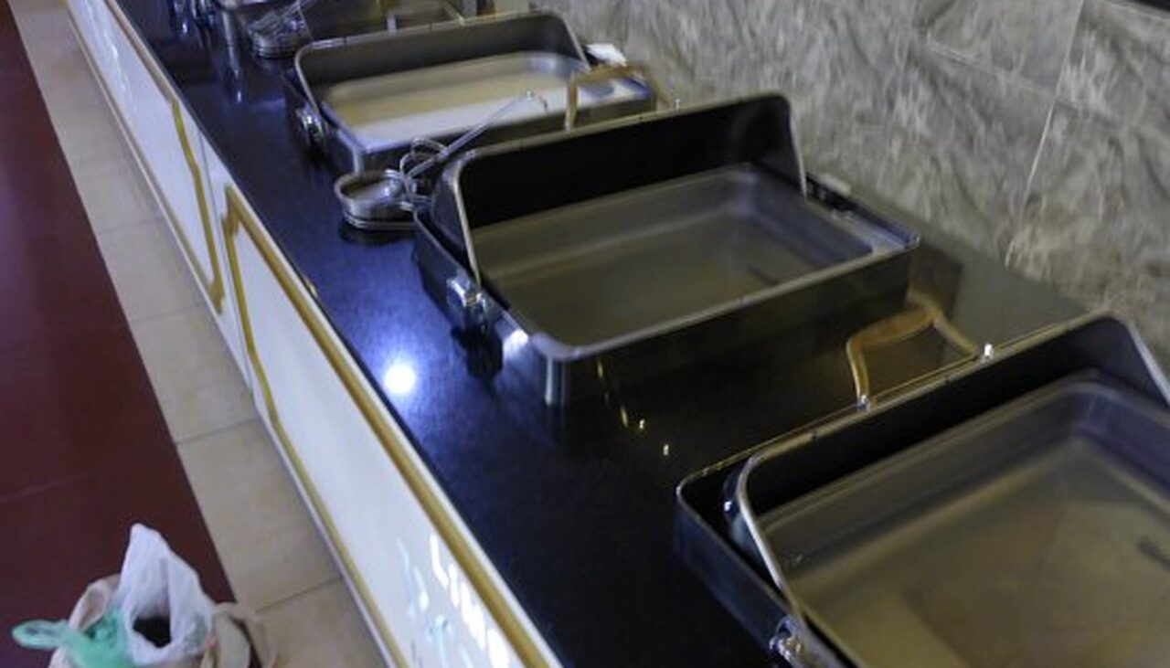 „Sărăcie la bani mulți!” Ce a primit să mânânce, la all inclusive, un turist din România cazat într-un hotel de 4* din Sunny Beach