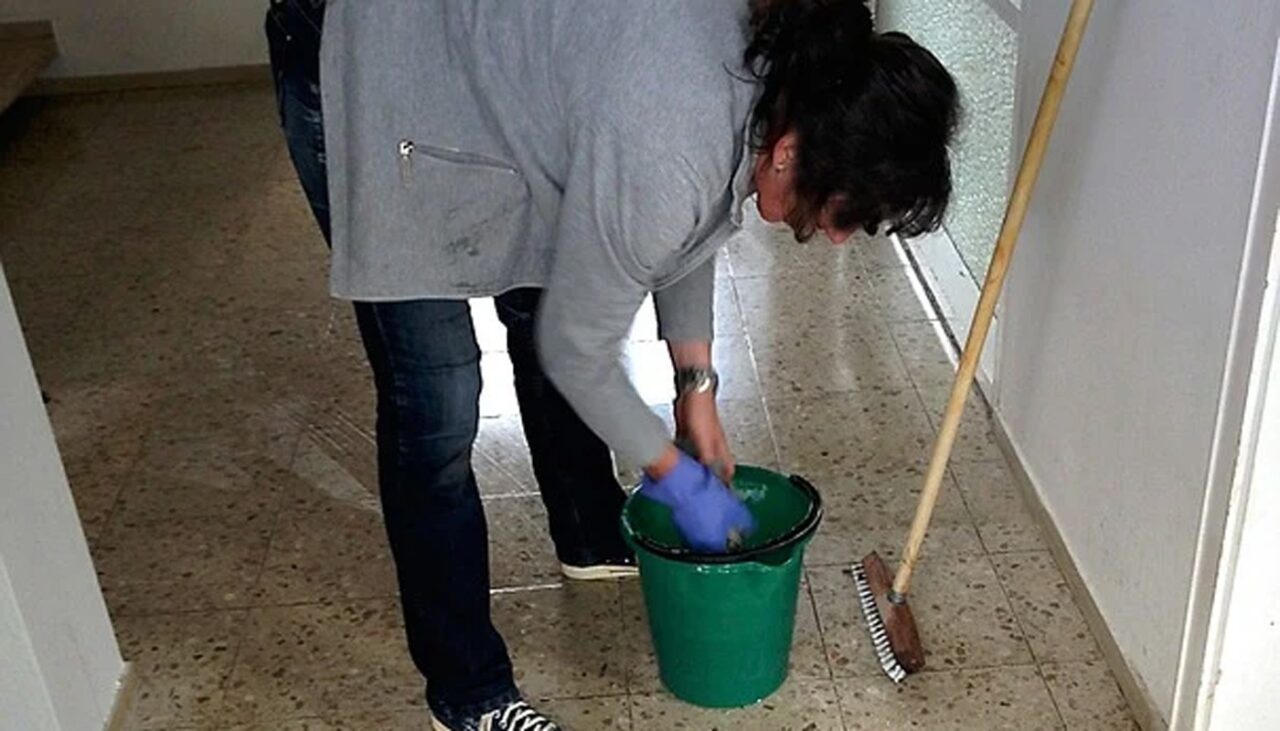 Viața bate filmul! Ce a pățit un austriac de 64 de ani după ce a fost prins că-și înșală nevasta cu o femeie de serviciu româncă, mult mai tânără