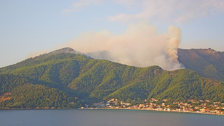 Un pensionar suspectat că a pornit două dintre incendiile majore de pe insula Thassos a fost arestat de autorități