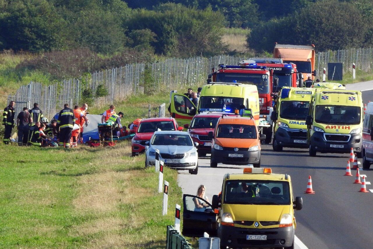 Carnagiu pe o autostradă din Croația: 11 persoane au murit în urma unui accident în care a fost implicat un autocar polonez