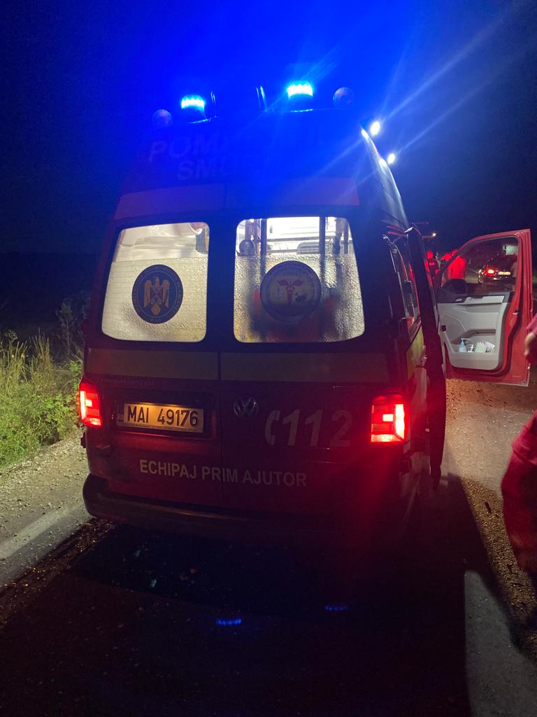 Un șofer de 23 de ani a murit după impactul dintre două mașini, pe un drum din județul Giurgiu. Tânărul a fost proiectat în afara autoturismului