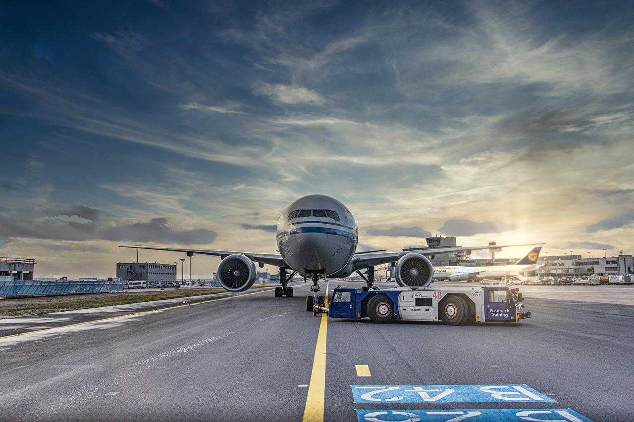 O cursă aeriană Miami – Istanbul a aterizat de urgență la Otopeni după ce un pasager a făcut infarct și a murit