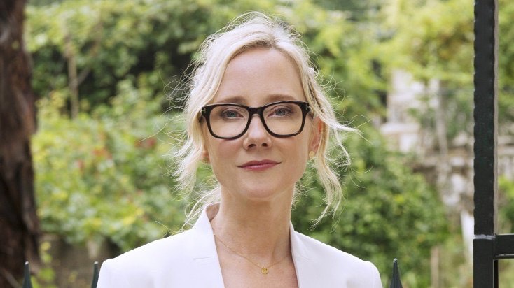 Actrița Anne Heche, rănită grav într-un accident rutier. Ea intrat cu mașina într-o casă din Los Angeles, ambele au fost cuprinse de flăcări