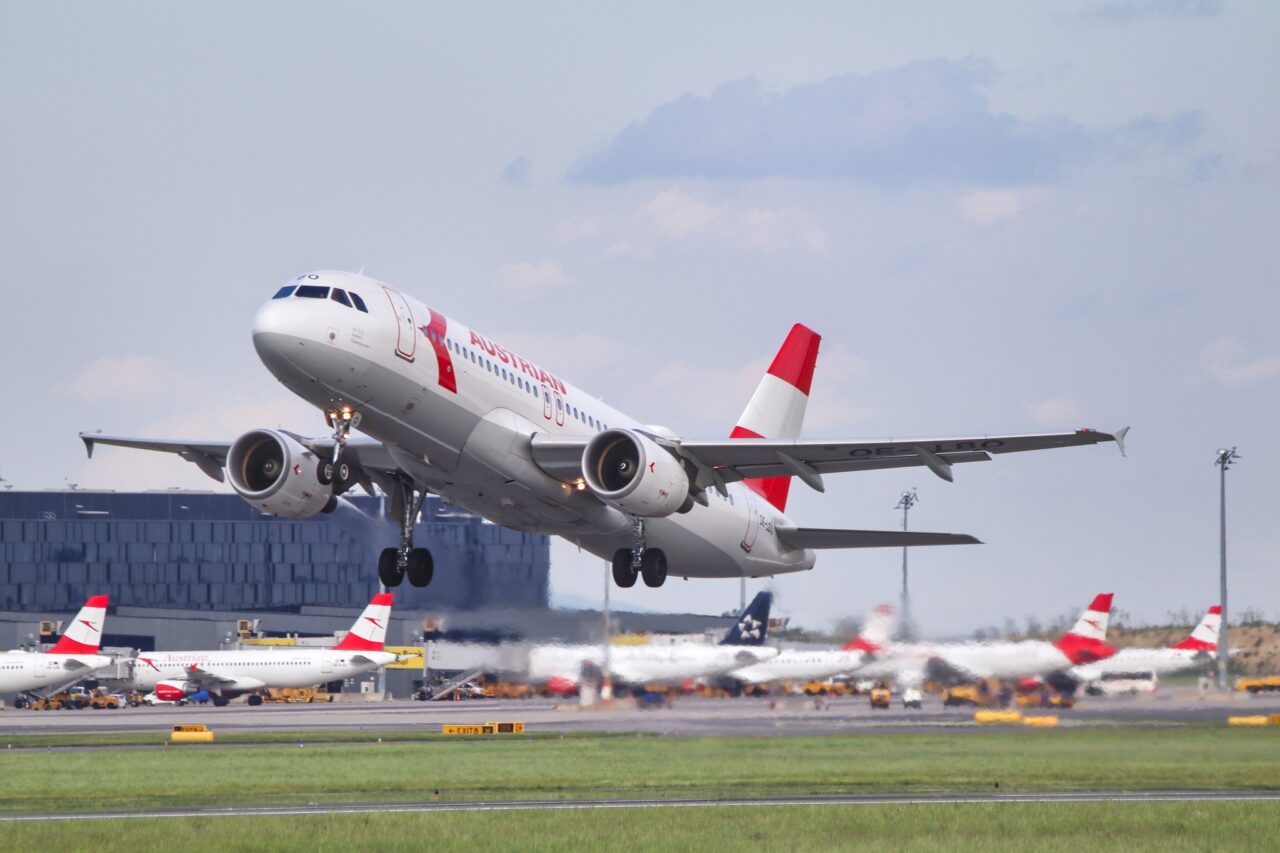 Vacanță sfârșită în coșmar: Un cuplu din București încearcă de aproape două săptămâni să își recupereze bagajele pierdute în aeroport
