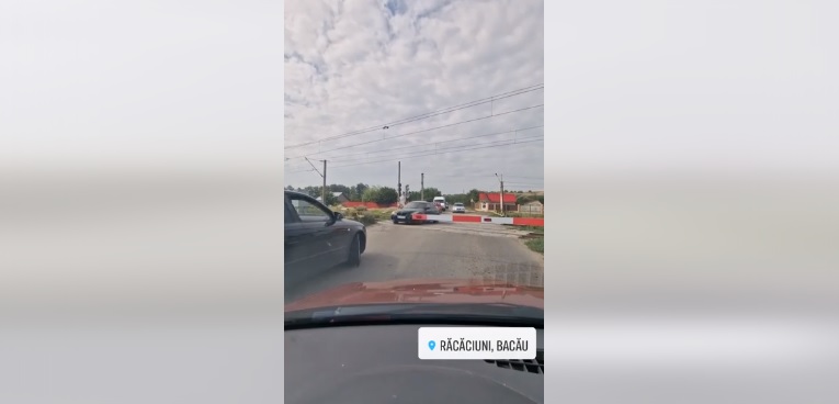 VIDEO | Inconștiență la volan: nouă șoferi și doi bicicliști au ignorat barierele de la trecerea la nivel cu calea ferată. „Să fie o lecție pentru toți!”
