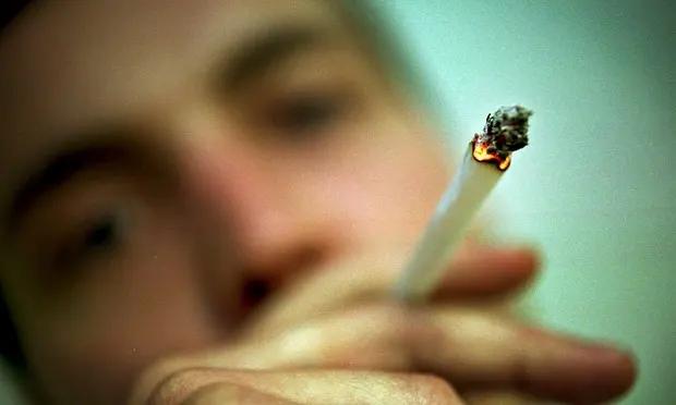 Carte șocantă publicată de un ofițer antidrog, din București, despre pericolul halucinațiilor provocate de cannabis. „Un copil s-a crezut pasăre cu cioc și aripi”