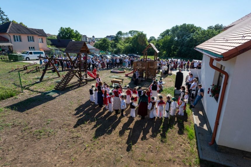 Dispută într-o grădiniţă construită cu banii statului ungar: „Pot veni şi copii români, dar educaţia va fi în maghiară”