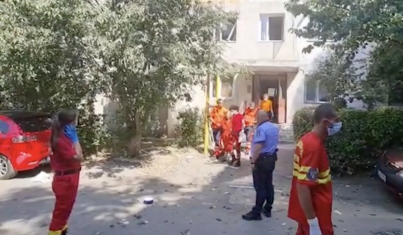 O explozie a distrus un apartament din Constanța. Un bărbat a ajuns la spital cu arsuri pe aproape jumătate din suprafața corpului
