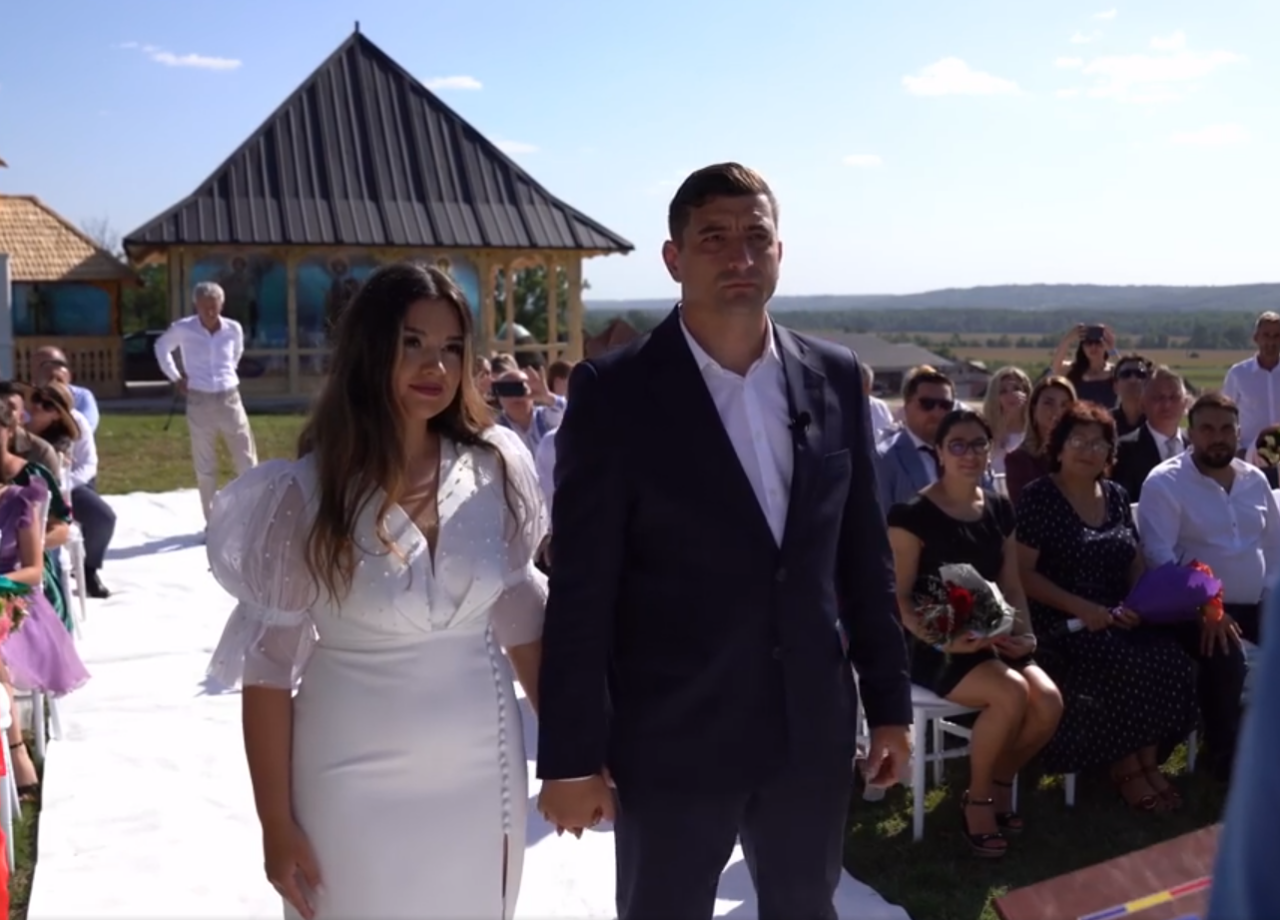 VIDEO | George Simion s-a căsătorit! Liderul AUR a avut cununia civilă cu partenera sa, Ilinca Munteanu, la Măciuca