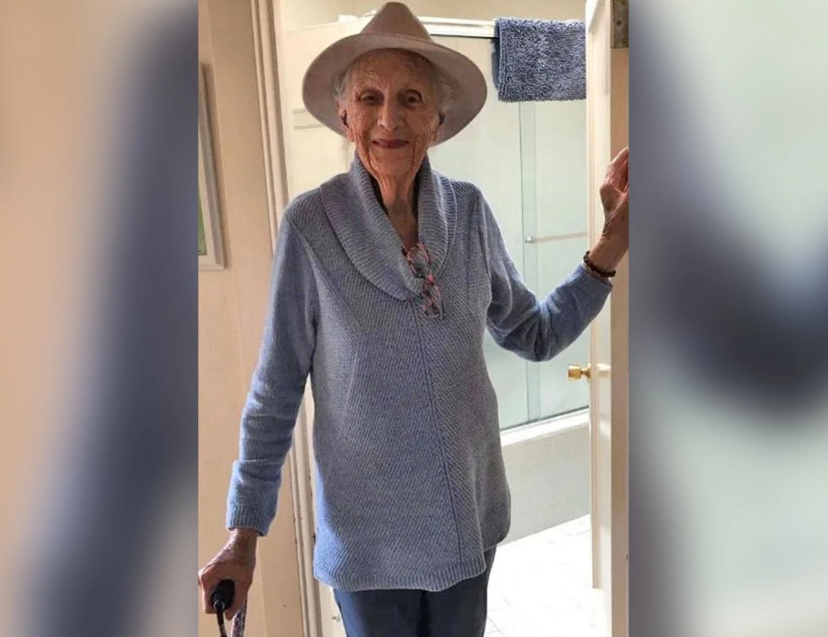 Caz halucinant în California. O bătrână a murit după ce angajații azilului în care locuia i-au dat să bea lichid de spălat vase în loc de suc