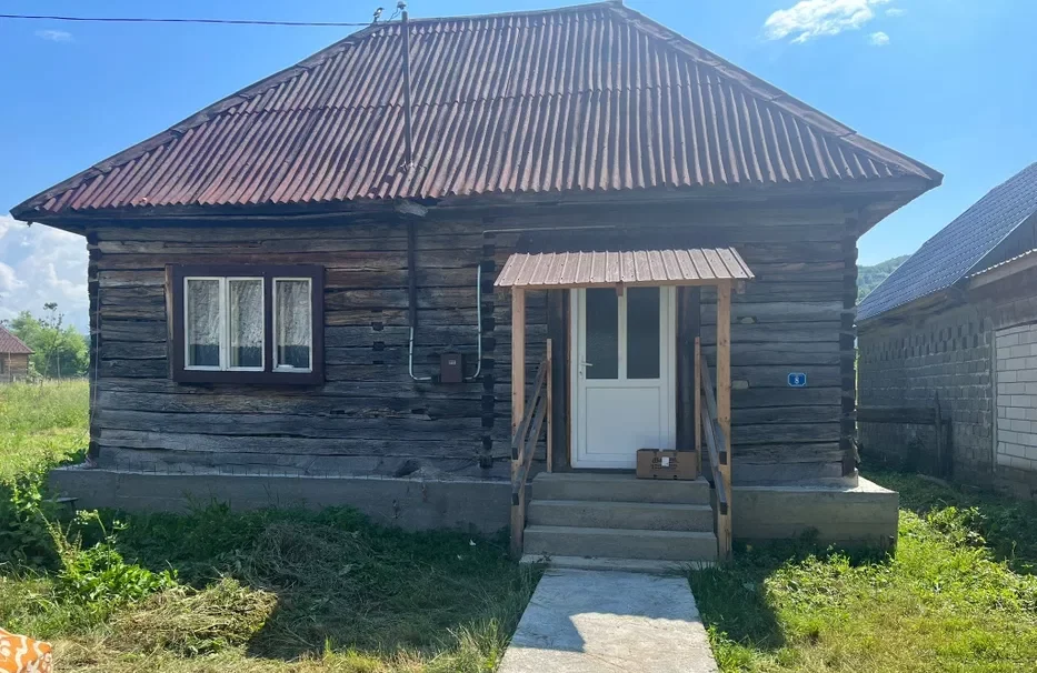 Localitatea din România în care o casă se vinde cu doar 3800 de euro. Prețul este negociabil