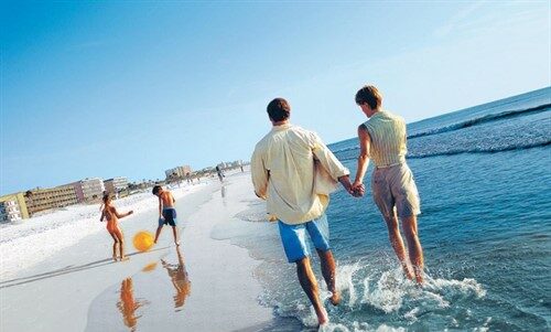 Câți BANI au cheltuit turiștii pe litoralul românesc, în minivacanța de 1 Mai și de Paște. Cea mai scumpă notă a depășit suma de 36.000 de euro