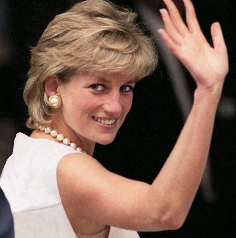 Mărturia cumplită a medicului care i-a acordat primul ajutor prințesei Diana: ”Am văzut splendoarea feței ei intactă”