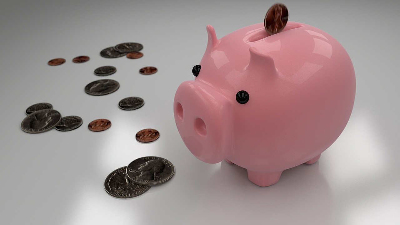 Un englez a reușit să economisească 10.000 de lire cu o metodă extremă: „Am „îndoit” laptele cu apă ca să-mi ajungă mai mult și am refolosit pliculețele de ceai vechi”