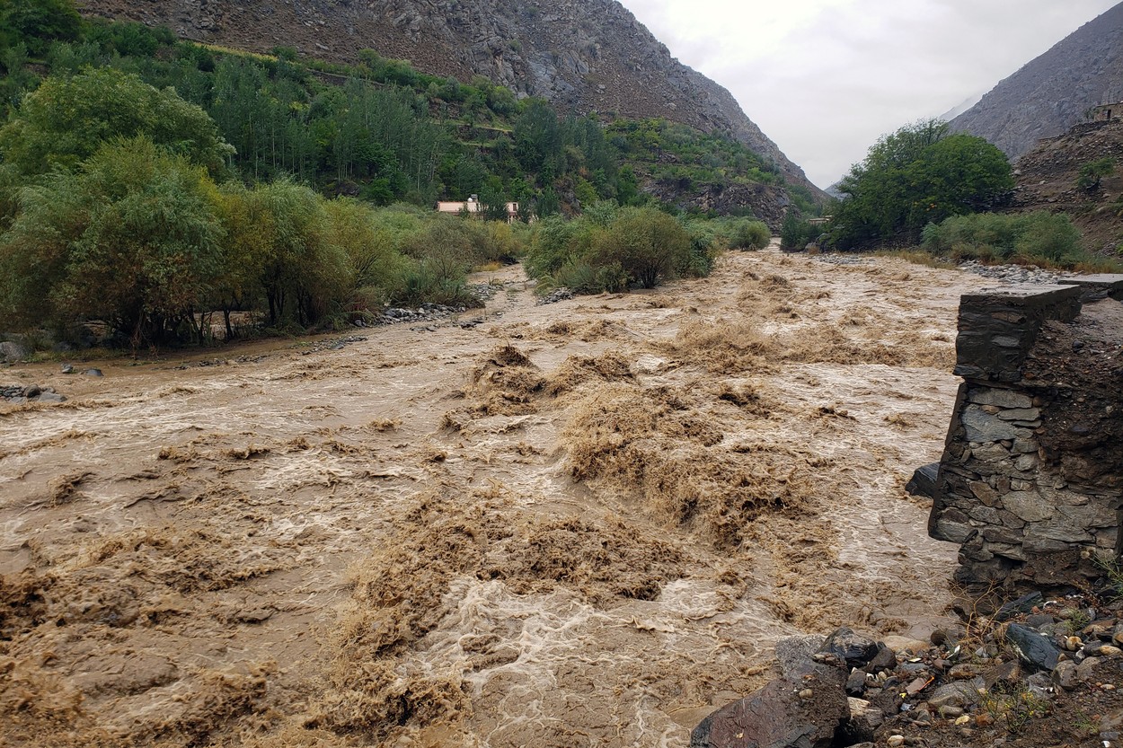 Cod galben de inundații în mai multe zone din România. Harta zonelor afectate