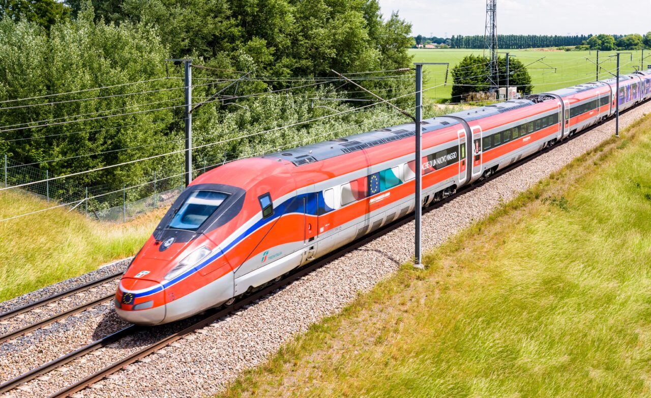 Tragedie fără margini în Italia: Două surori, de 15 și 17 ani, găsite moarte într-o gară. Cum s-a întâmplat totul