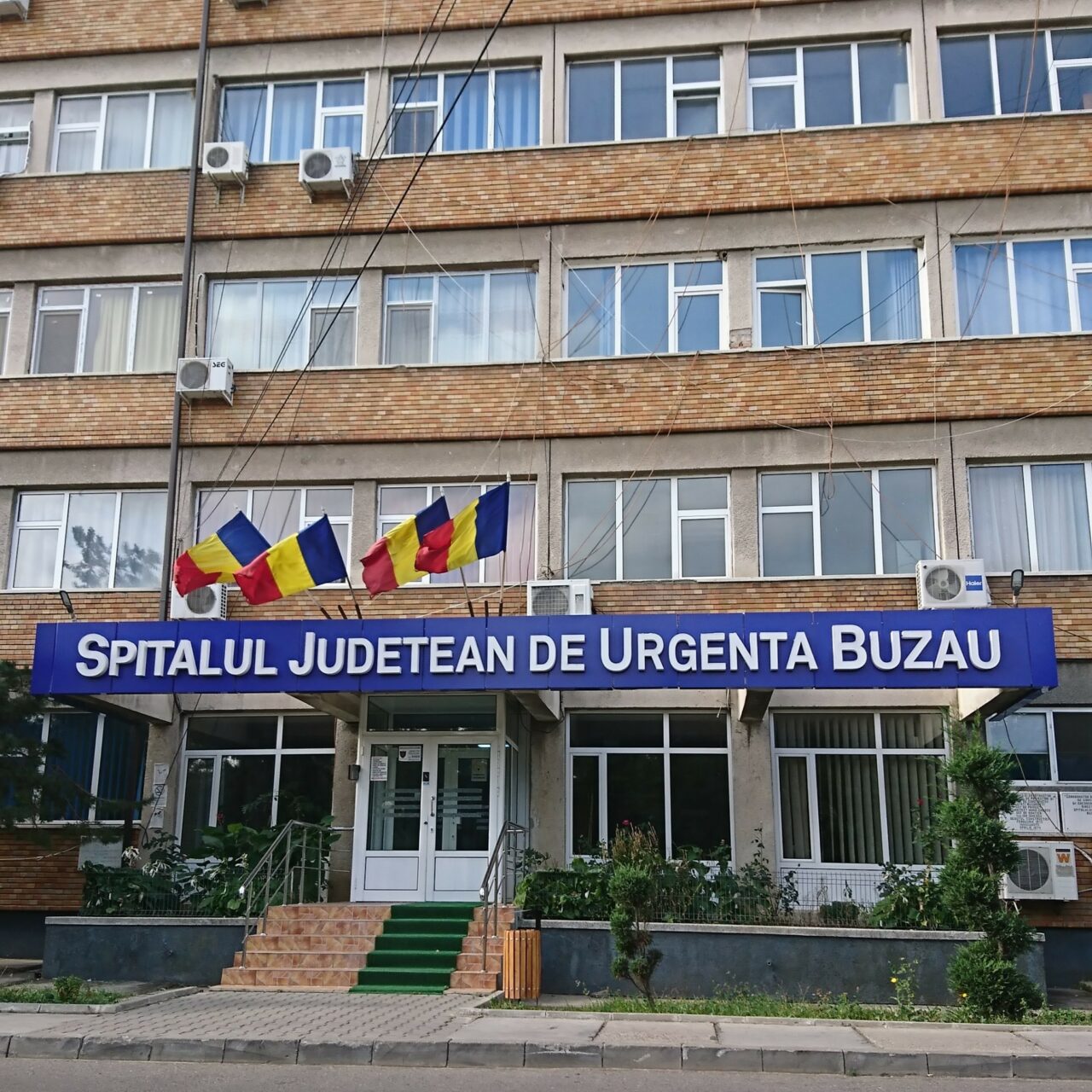 Tentativă de suicid la Spitalul de Urgență Buzău. Un pacient de 47 de ani s-a aruncat în gol de la etajul patru