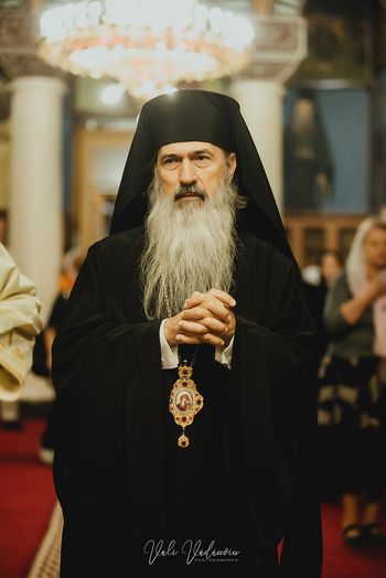 Arhiepiscopul Tomisului, IPS Teodosie, a câștigat, în primă instanță, procesul împotriva polițiștilor care l-au amendat de trei ori că a ieșit din carantină