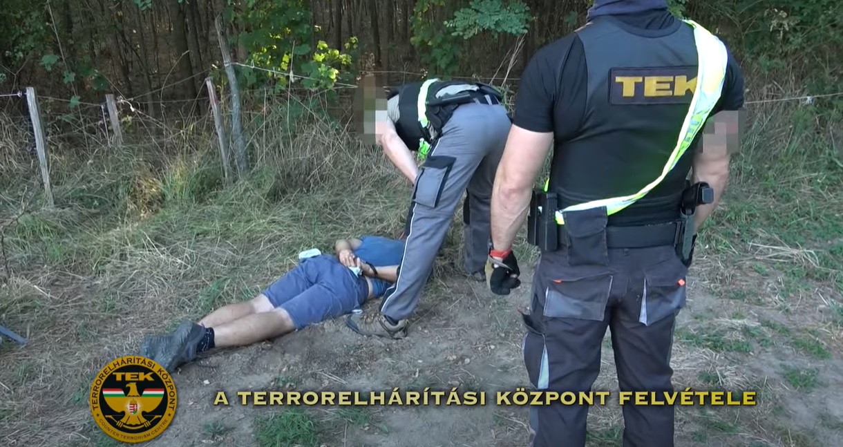 VIDEO | Un bărbat născut în Transilvania, care are și cetățenie ungară, condamnat la închisoare pentru terorism, a fost prins la o stână de oi. El era dispărut din martie