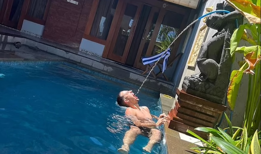 Un turist a fost la un pas de moarte după ce a băut apă dintr-o piscină din Bali, pentru o poză
