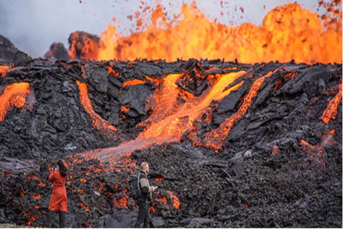 VIDEO | O erupție vulcanică amenință un sat întreg, în Islanda. Gazele toxice pot ajunge în capitala Reykjavik