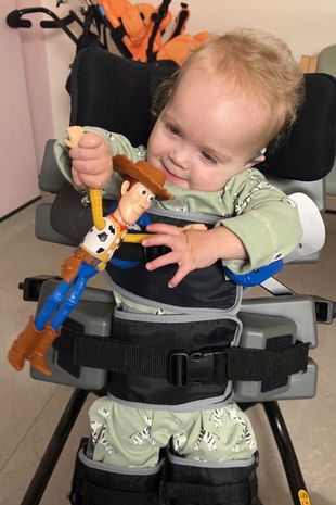 Drama unor părinți din Anglia. Un copil de doi ani a rămas paralizat după ce medicii i-au pus un diagnostic greșit de 15 ori. De ce suferă băiețelul
