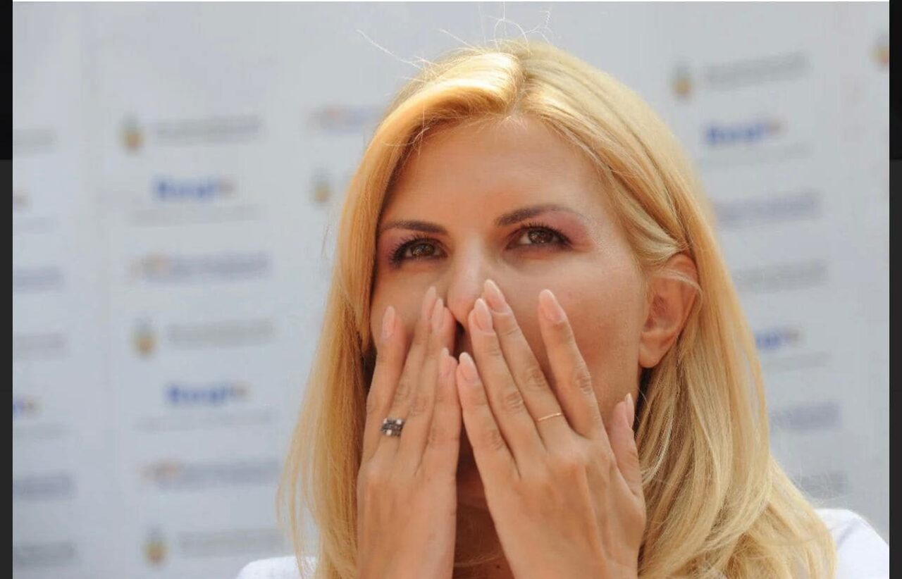 Elena Udrea scapă mamele din penitenciar de geamul despărțitor. Avocatul Poporului i-a sărit în ajutor