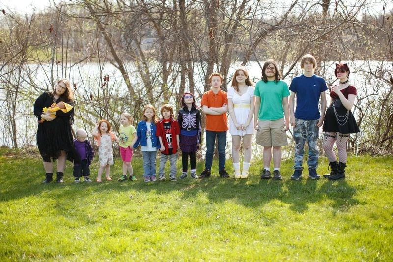 La 36 de ani, Veronica are 13 copii! Și asta nu e tot: fiica ei, Victoria, i-a dăruit un nepoțel!